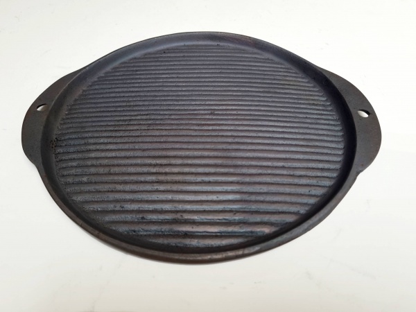 Cast Iron 250mm/ 10'' Griddle Plate - suitable for indoor/ outdoor use